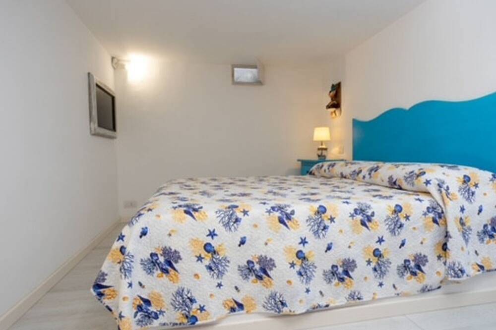 Comfortable Camera Suite Tritone for up to 3 guests in Anacapri, Naples Province