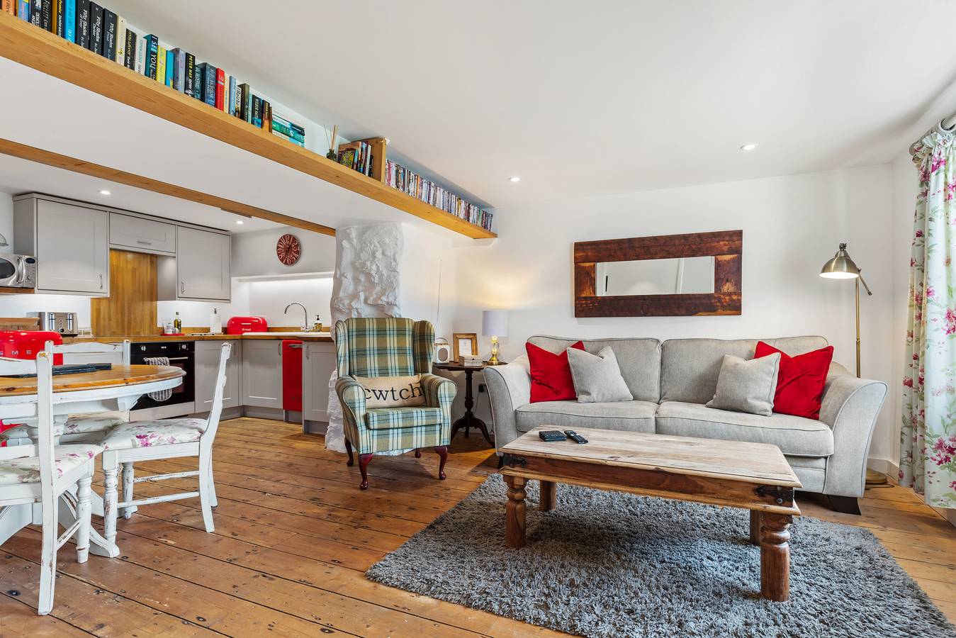 Entire apartment, The Cwtch Apartment - Sea Views, Close to Beach in Penally, Pembrokeshire
