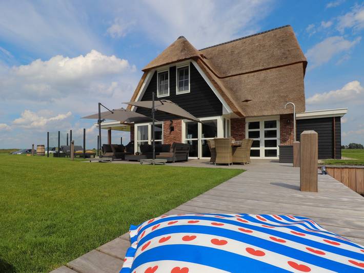 Ferienhaus für 14 Personen, mit Terrasse und Garten sowie Sauna in Delfstrahuizen