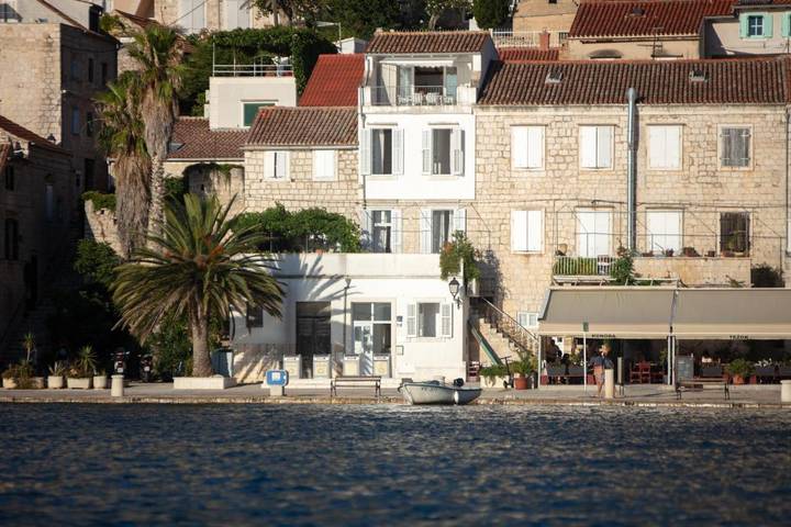 Villa voor 8 personen, met uitzicht en terras in Vis