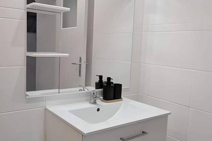 Apartamento entero, Bright 3-room apartment, balcony & parking - Paris 20 min in Sartrouville, Yvelines