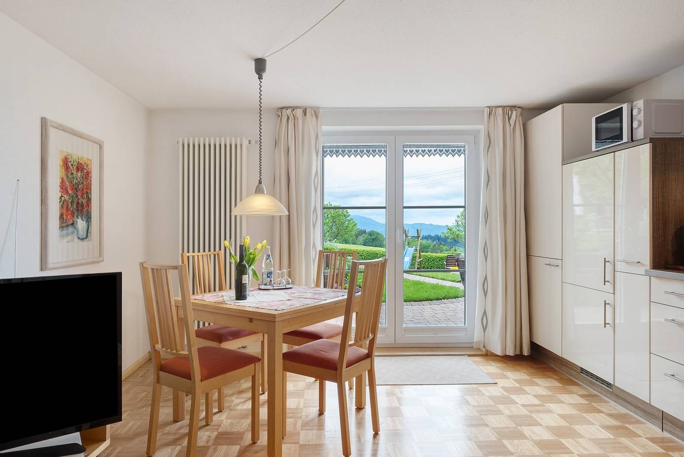 Ganze Wohnung, Ferienwohnung 'Gartenblick' mit Bergblick, privater Terrasse und Wi-Fi in Stegen, Südschwarzwald