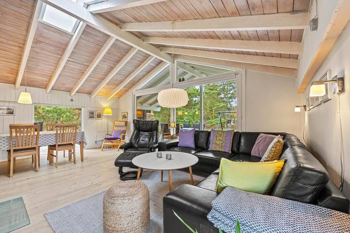 Comfortable holiday home with sauna and wood-burning stove in Blåvand in Blavand, Región de Varde