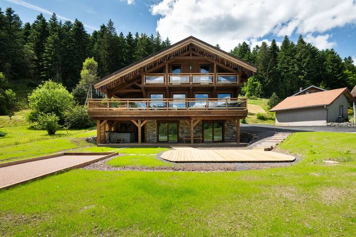 Chalet voor 12 personen, with balkon and whirlpool as well as sauna in de Vogezen