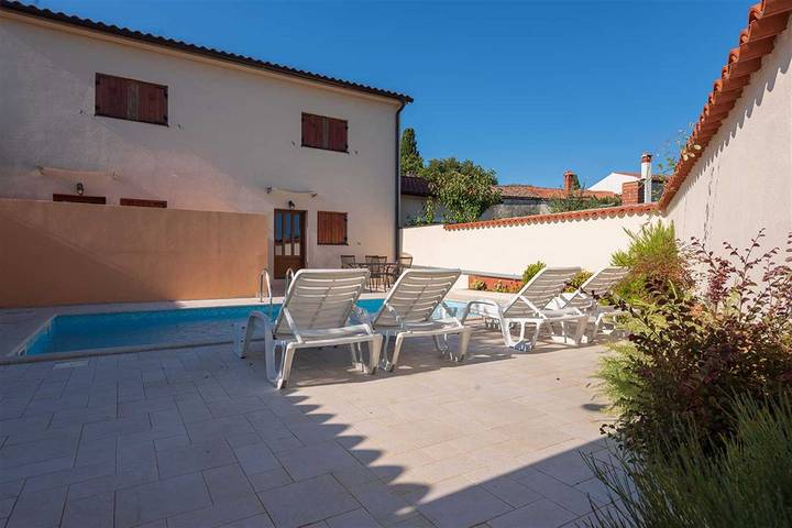 Villa für 4 Personen, mit Balkon/Terrasse und Terrasse sowie Pool, mit Haustier in Rovinj - 2