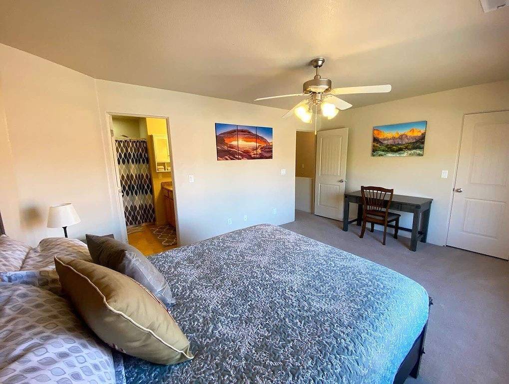 Ganze Wohnung, Spacious Townhome in Kanab! Near Zion, Bryce, and more! Pool and Hot Tub. Sleeps 8! in Kanab, Grand Staircase Escalante National Monument