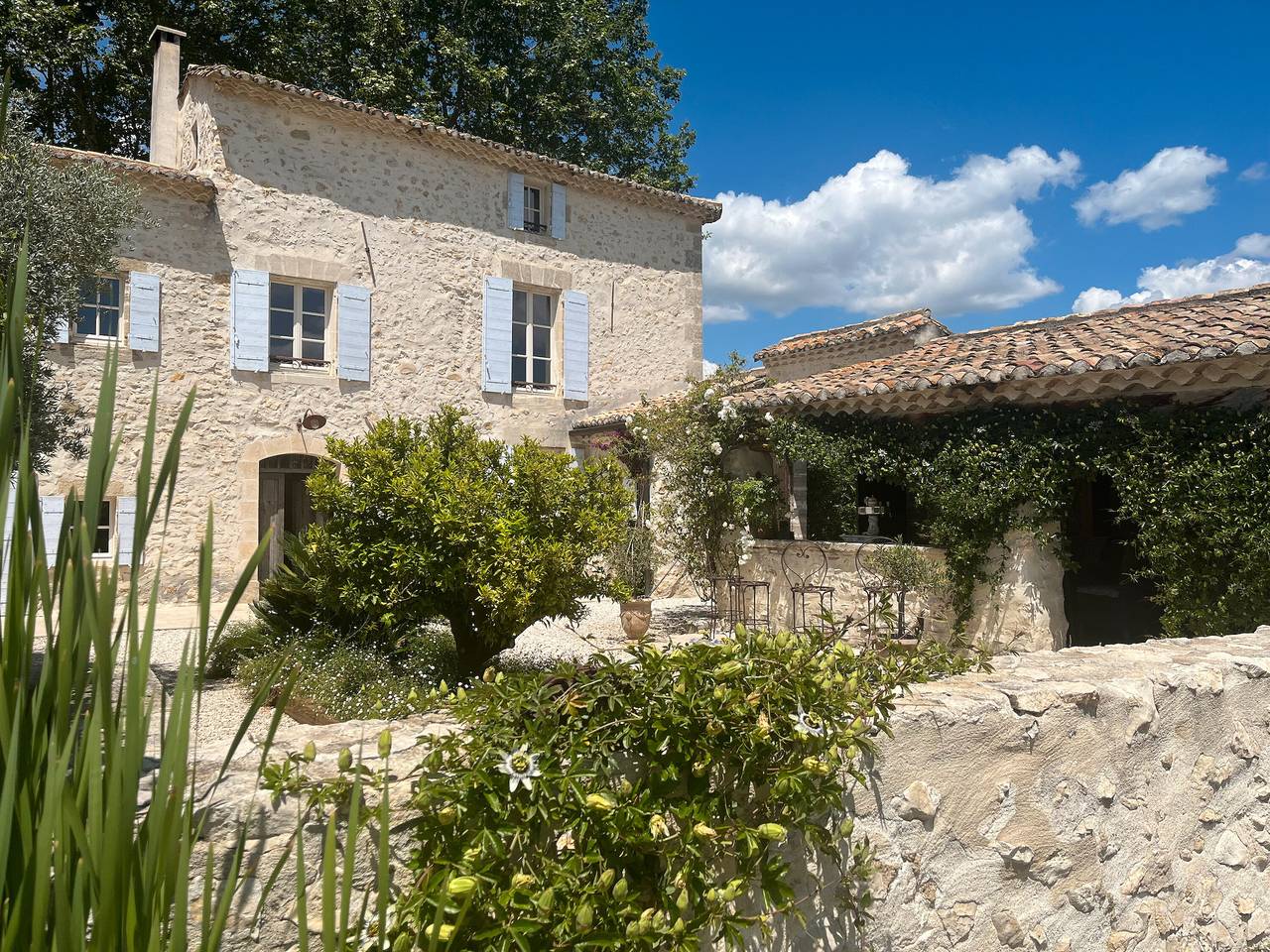 Bed and Breakfast 'La Chambre Du Haras' con Balcón, Wi-Fi y Aire Acondicionado in Le Thor, Vaucluse