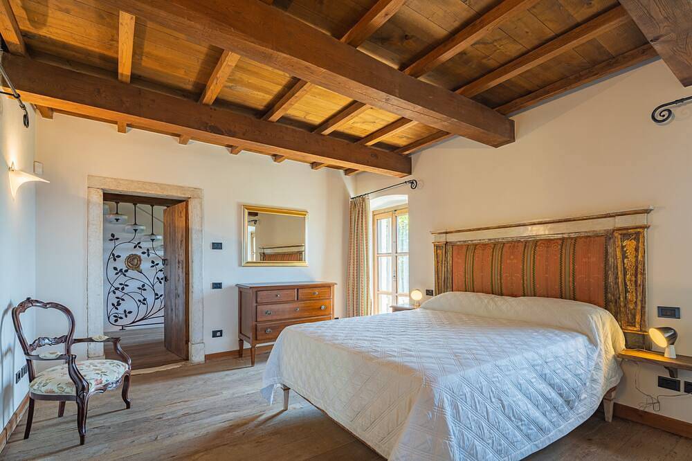 Convento La Perla - an old renovated private villa with swimming pool in Carrara in Carrara, Italienische Riviera