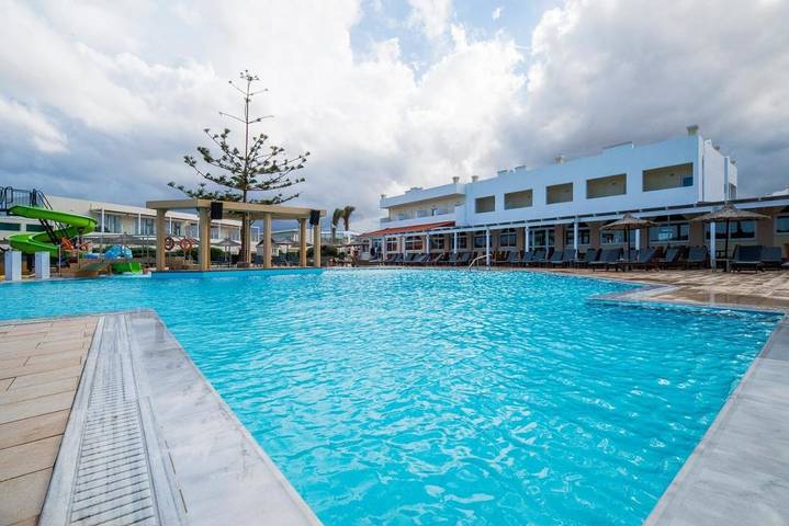 Hôtel pour 3 personnes, avec piscine et jardin, adapté aux familles