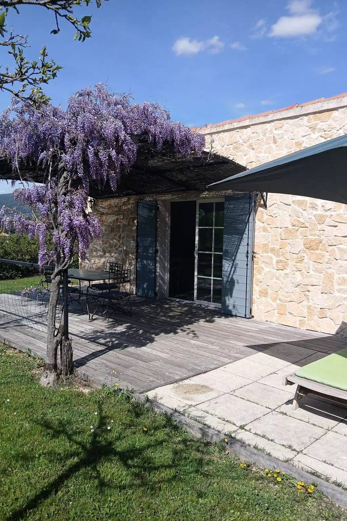 Location de vacances pour 4 personnes, avec piscine et jardin à Villars