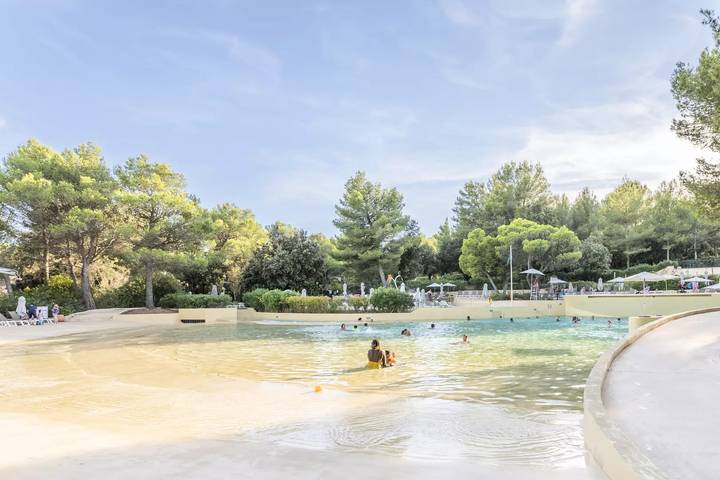 Gîte pour 5 personnes, avec terrasse et piscine à Mallemort - 2