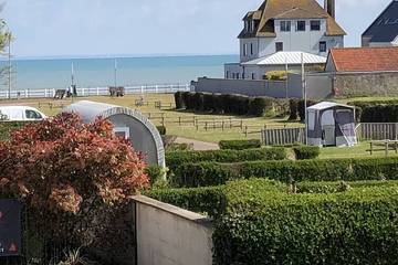 Gîte pour 6 personnes, avec terrasse ainsi que jacuzzi et jardin à Lion-sur-Mer
