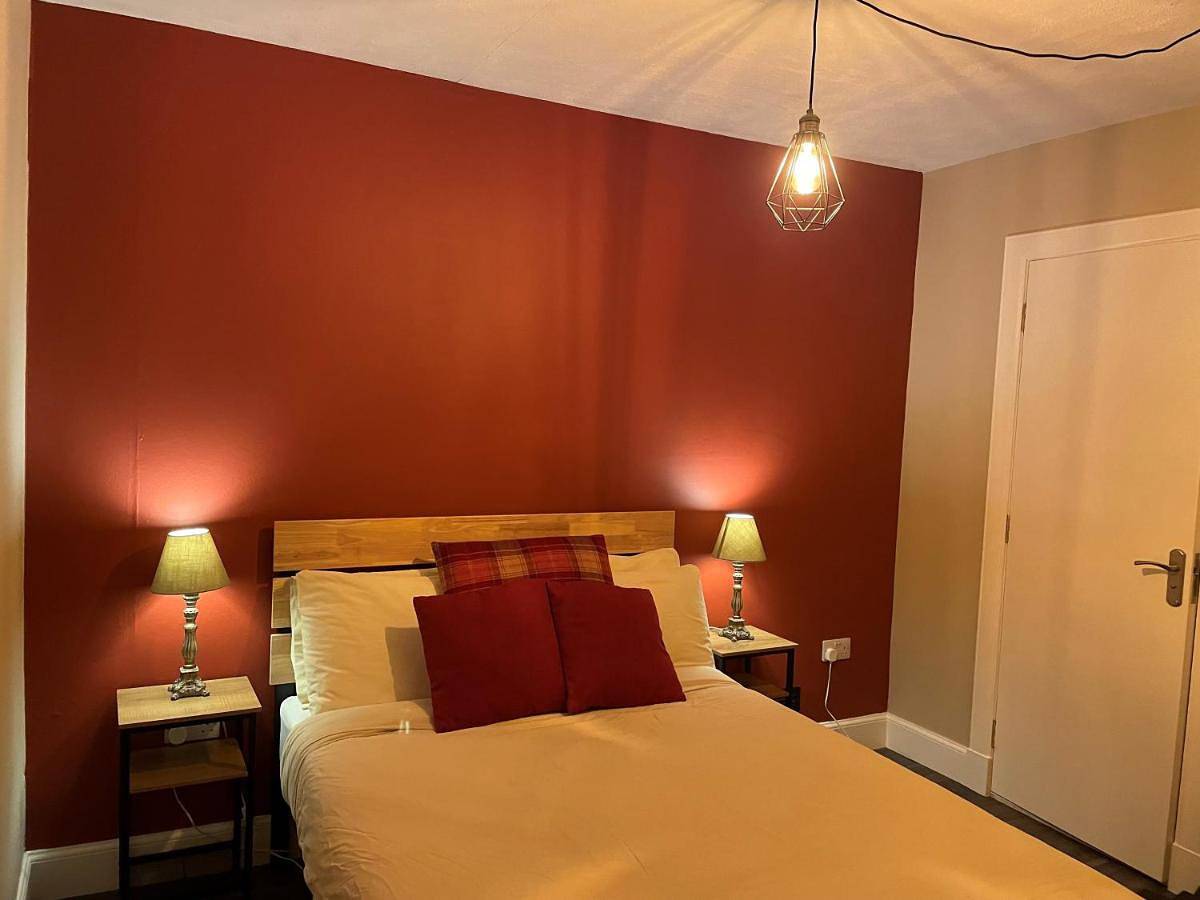 Single Bed in Dormitory Room with Shared Bathroom in Drumnadrochit, Highlands