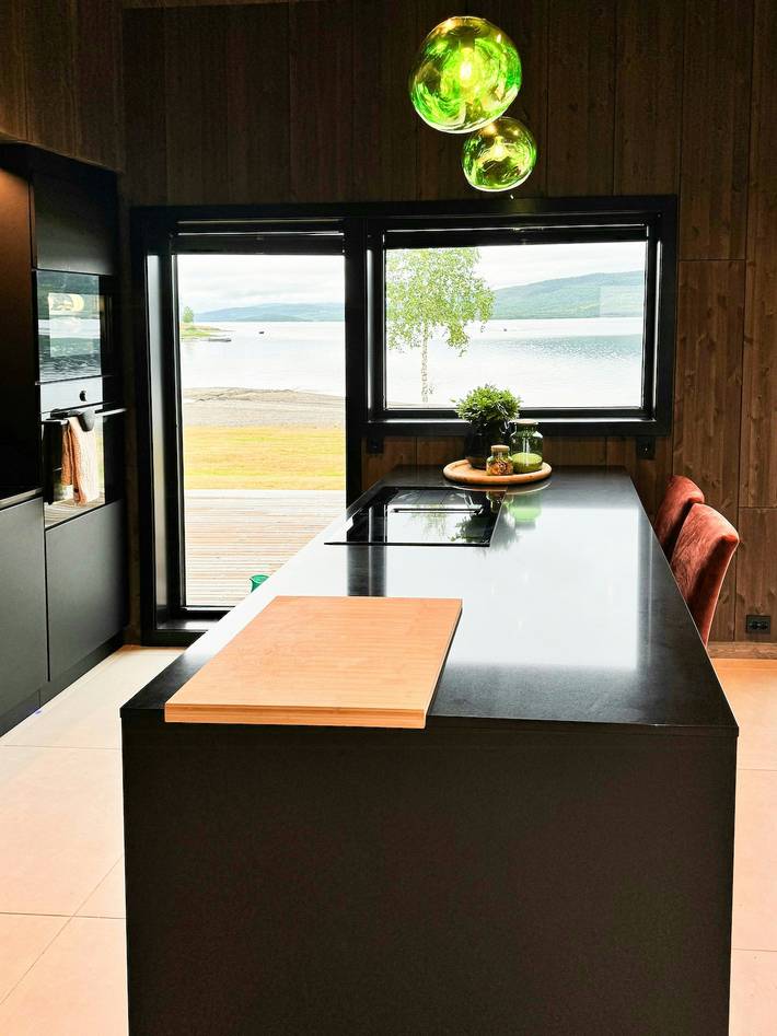 Moderne Hütte am Meer in Kvelia in Lierne
