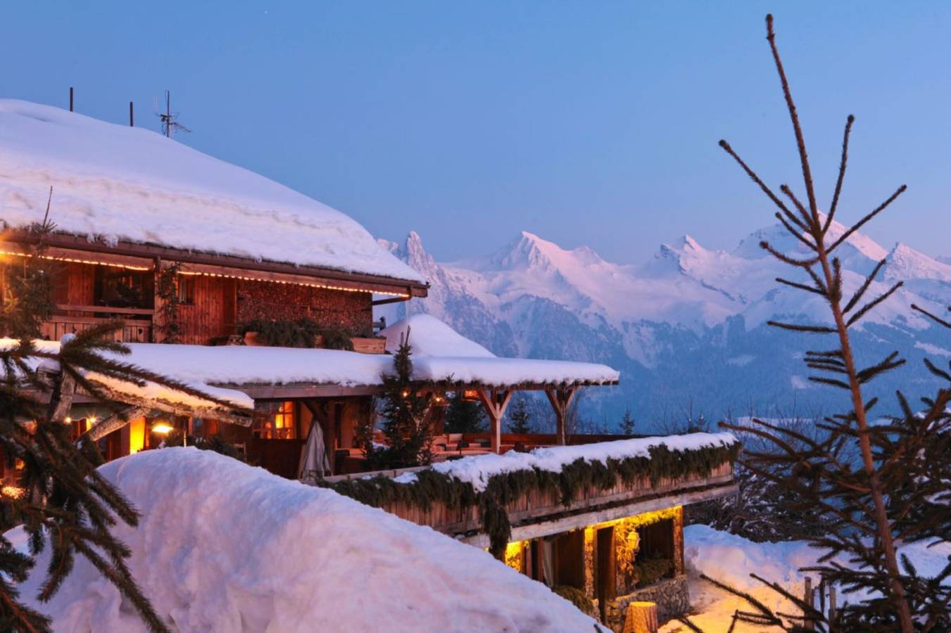 Chalet 'Velajule', navette privée au pied des pistes, jacuzzi privé et piscine partagée in Manigod, Région d'Annecy