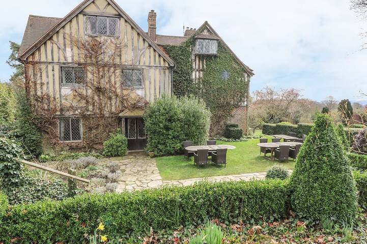 Gîte pour 26 personnes, avec piscine ainsi que jardin et terrasse - 1