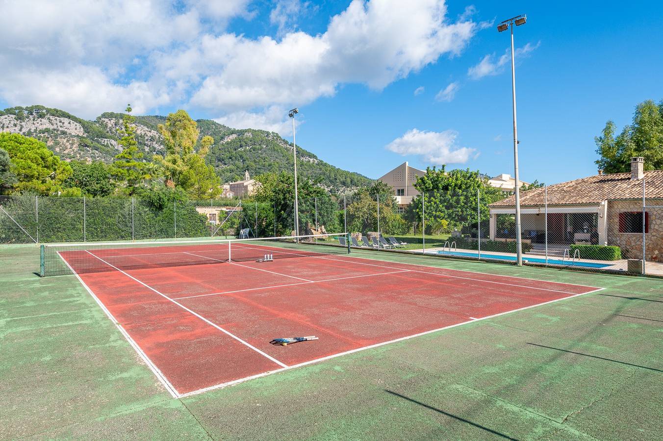 Can Calistro: Rustikale Villa mit Tennisplatz und privatem Pool in Selva, Mallorca Inselmitte