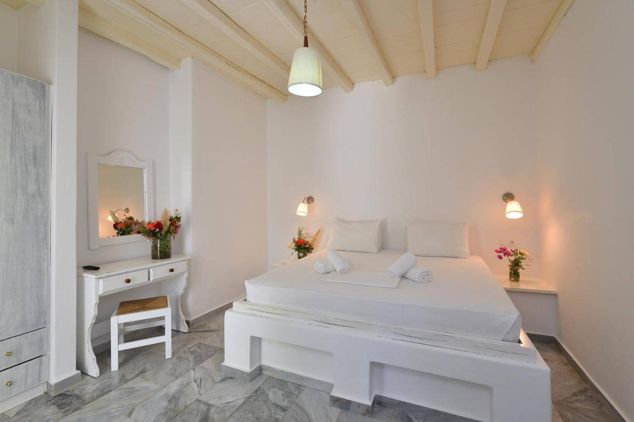 Classic Bungalow in Paros
