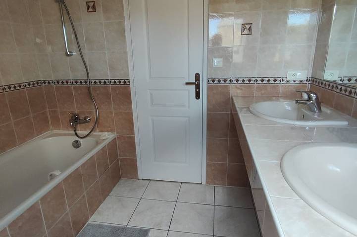 Location de vacances pour 6 personnes, avec jardin et balcon à Plozévet - 4