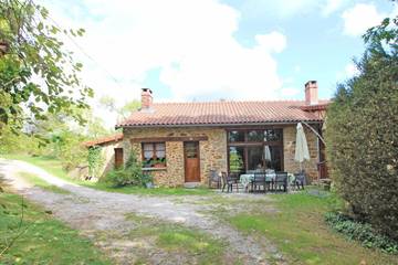 Gîte pour 6 personnes, avec jardin et terrasse, animaux acceptés dans Champnétery