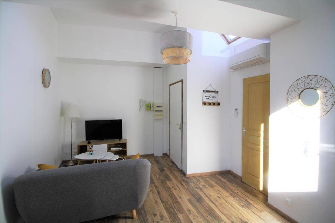 Appartement entier, Appart'hôtel Le Pin in La Tour-du-Pin, Région de La Tour-du-Pin