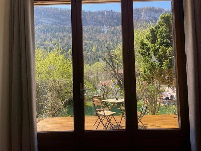 Gîte pour 6 personnes, avec Terrasse et Vue dans Lac de Nantua