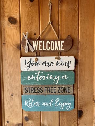 Log Cabin for 4 Guests in Smith Mountain Lake, Virginia, Picture 4