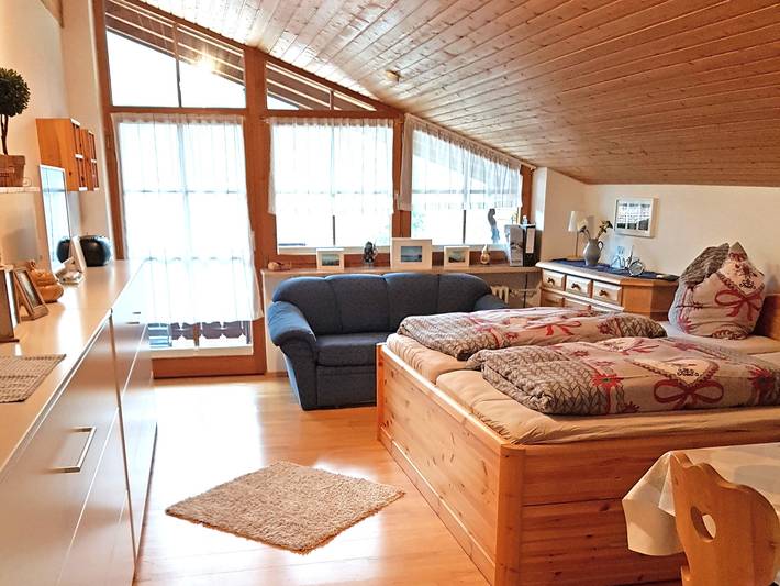 Ganze Ferienwohnung, Ferienwohnung Bergblickl - Ferienwohnung Bergblickl 28 qm Wohn-/Schlafraum mit Balkon, Dachschräge/Mansarde in Sachrang, Aschau im Chiemgau