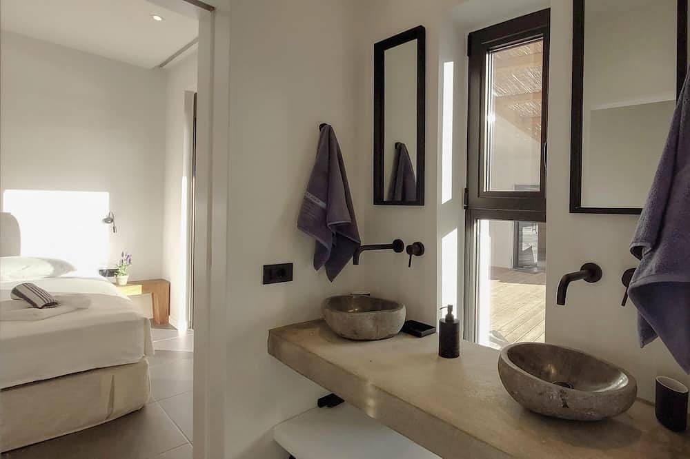 Villa Oneiro. 3 bed Private Pool Sea View in Palairos, Etolia-Acarnania