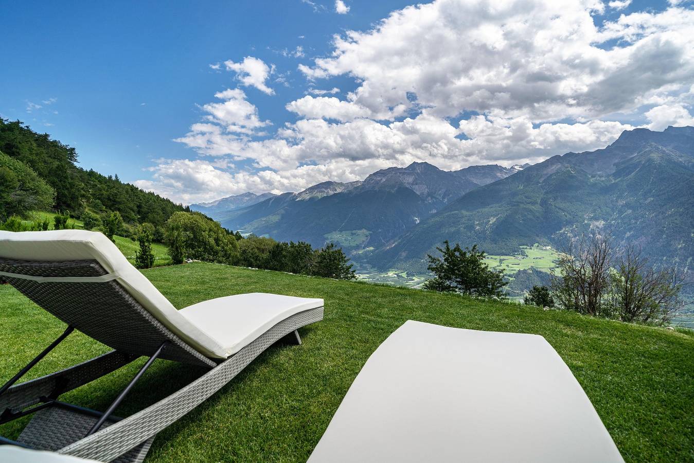Ganze Wohnung, Ferienwohnung 'Paflur Lodges Lärchenduft' mit Bergblick, Garten und Wlan in Tanas, Laas
