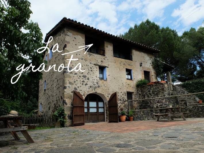 Chalet para 7 personas, con piscina para niños y jardín, Familias con niños en Parc Natural de Zona Volcànica de la Garrotxa - 2