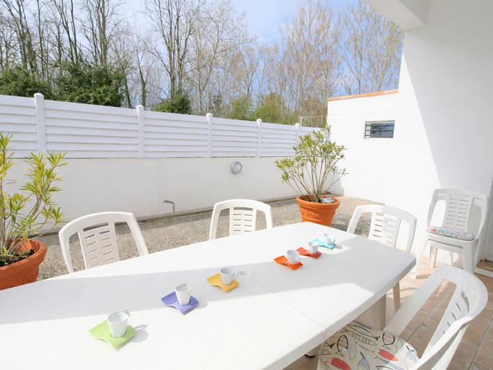 Location de vacances pour 6 personnes, avec terrasse et jardin dans Plage Sainte-Anne