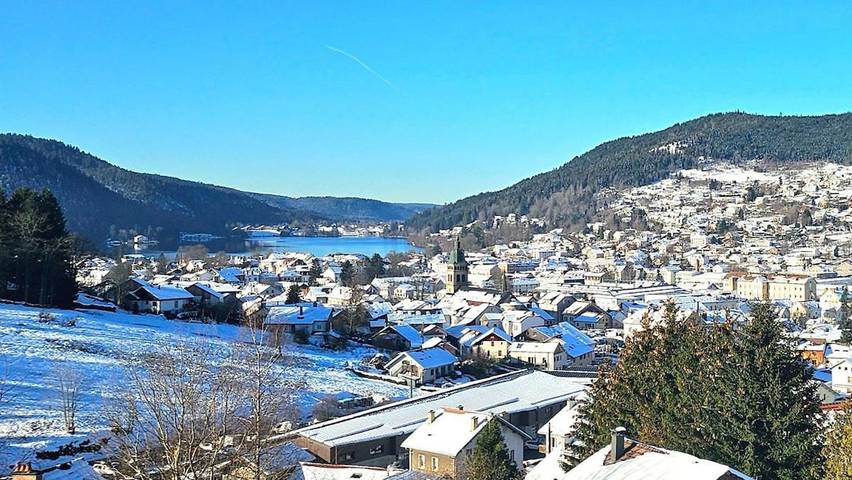 Location de vacances pour 4 personnes, avec vue sur le lac ainsi que vue et jardin, animaux acceptés à Gérardmer
