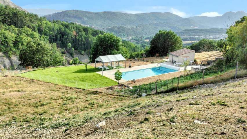 Location de vacances pour 5 personnes, avec jardin et piscine à Sisteron - 2