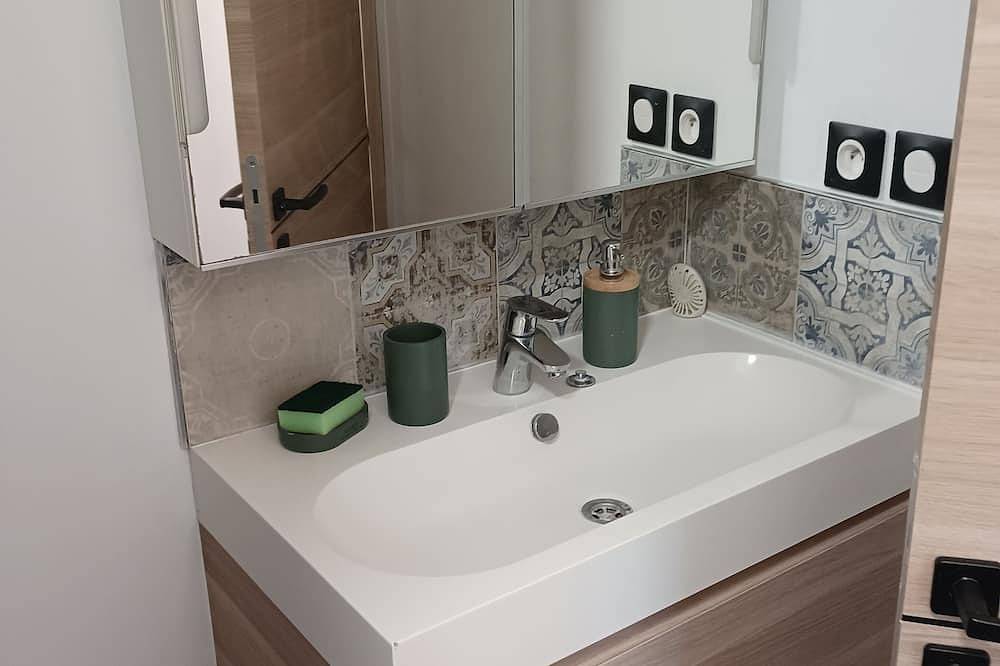 Apartamento entero, New 2-room house in property annex in Green Provence in Forcalqueiret, Región Brignoles