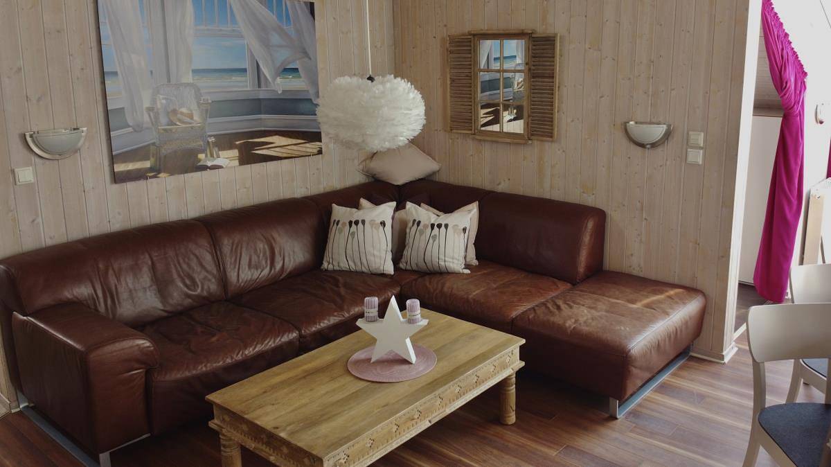 12 Personen Familienferienhaus mit Sauna, Whirlpool, zwei Duschen und Toiletten, Kaminofen und Kanu in 1. Reihe zum See mit wundervollem Seeblick in Otterndorf in Otterndorf, Cuxland