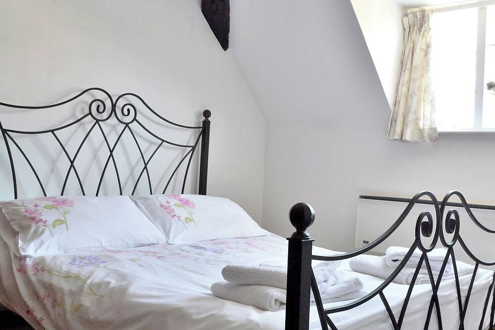 Swiss Cottage - E5375 in Staffordshire