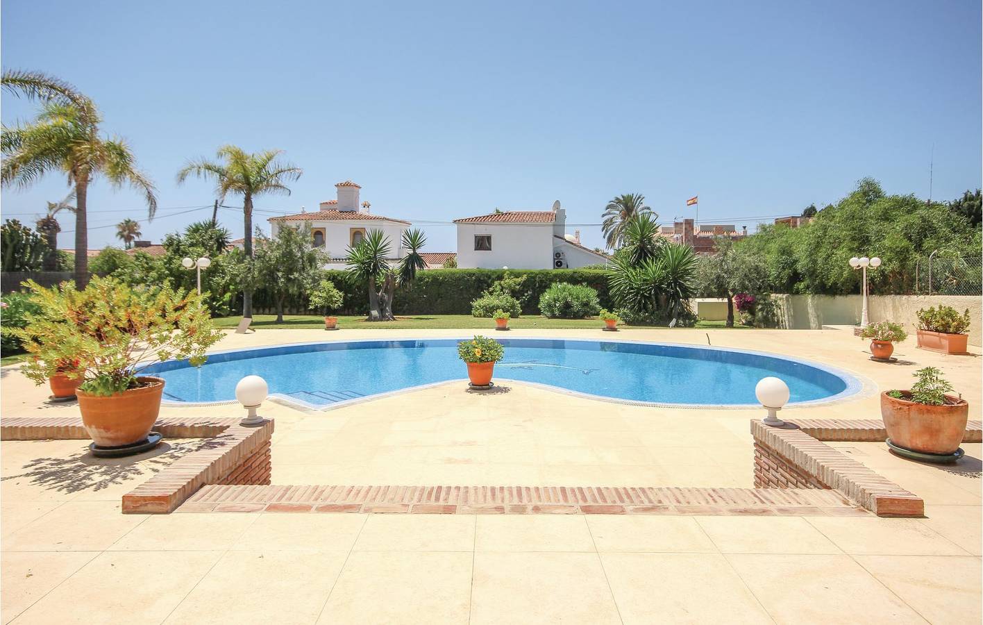 Apartment mit Meerblick, Parkplatz, Pool und Terrasse in Marbella Ost, Marbella