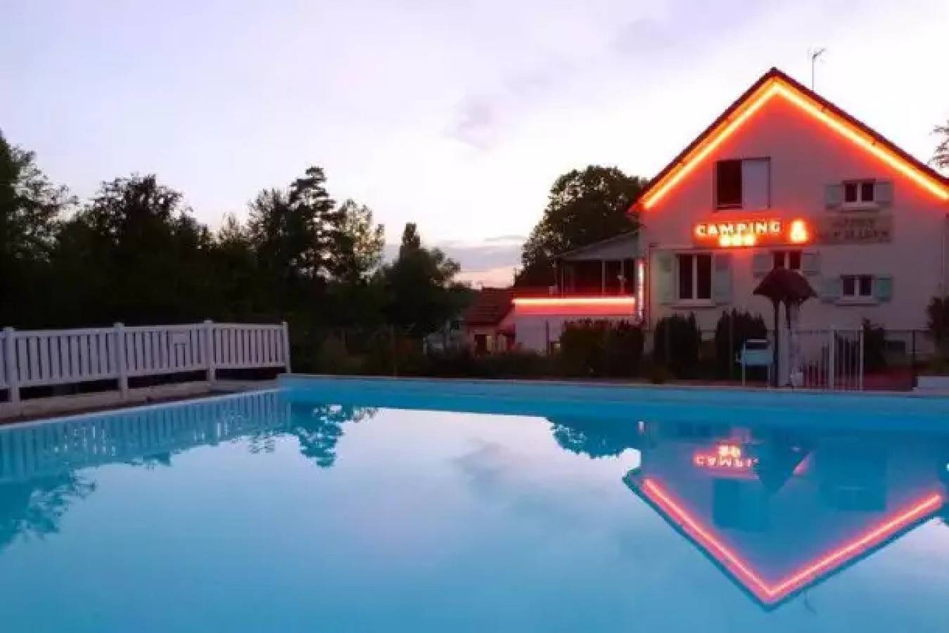 Camping 3 étoiles - Parc aquatique - eeeaad in Saint-Honoré-les-Bains, Naturpark Morvan