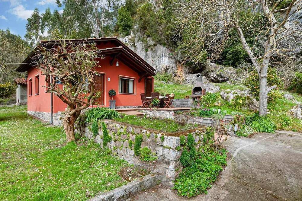 The Water Cave Casina in Ribadesella, Costa Verde (Spanien)