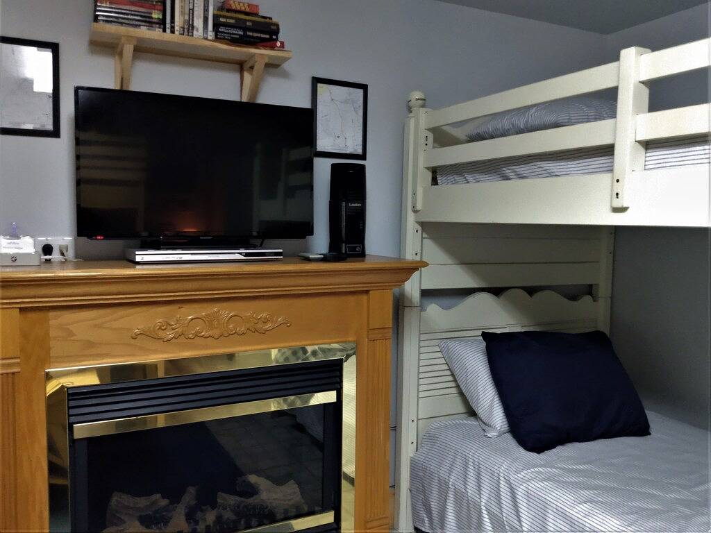 Quiet rural Maine cabin near Bigelow Preserve, Flagstaff Lake and Sugarloaf in Maine