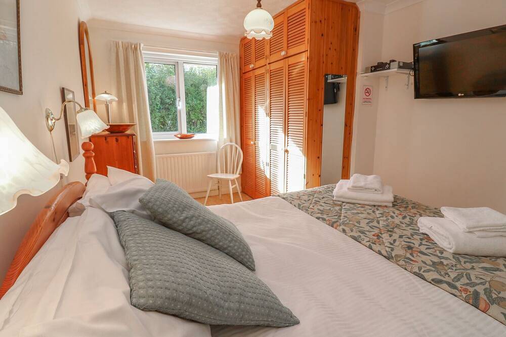 Phenests, pet friendly, country holiday cottage in Falmouth in Cornwall