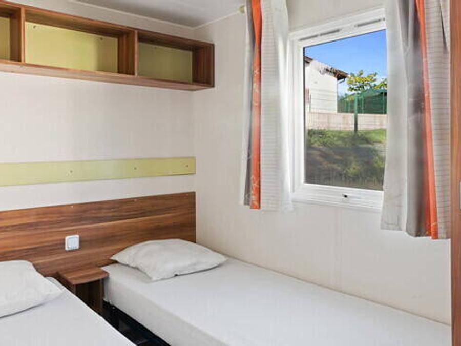 Camping Lou Pignada - Mobile home 4 persons - Mobile-home | Comfort | 2 Bedrooms | 4 Pers. | Raised terrace | Tv in Ondres, Côte d’Argent