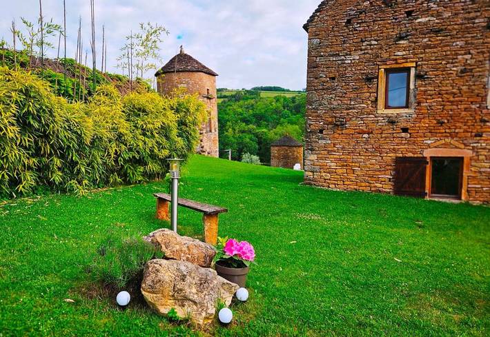 Chambre d’hôte pour 2 personnes, avec piscine ainsi que jardin et terrasse en Bourgogne