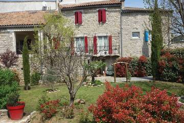 Gîte pour 2 personnes, avec terrasse à Les Assions