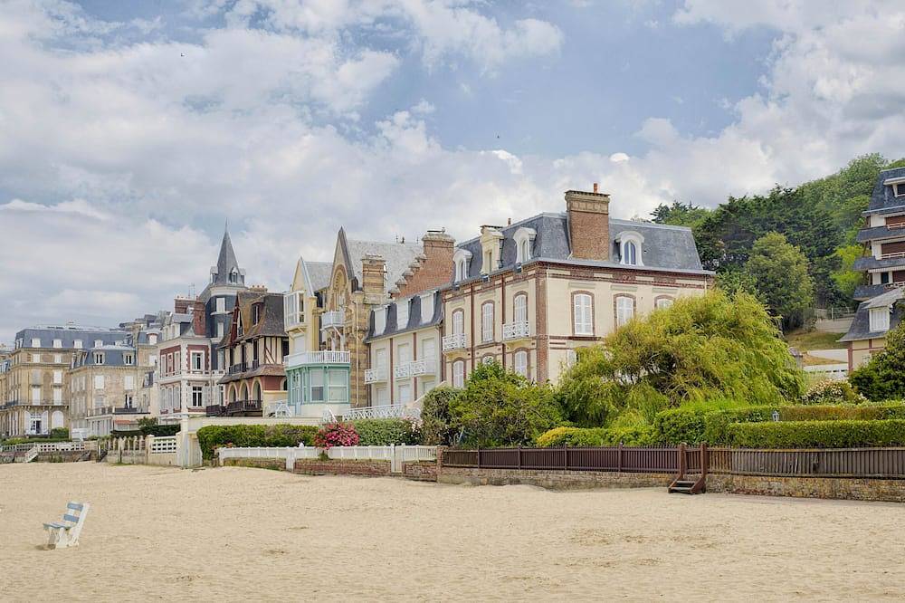 Appartement entier, Pieds dans l’eau vue mer d’exception in Trouville-sur-Mer, Région de Lisieux