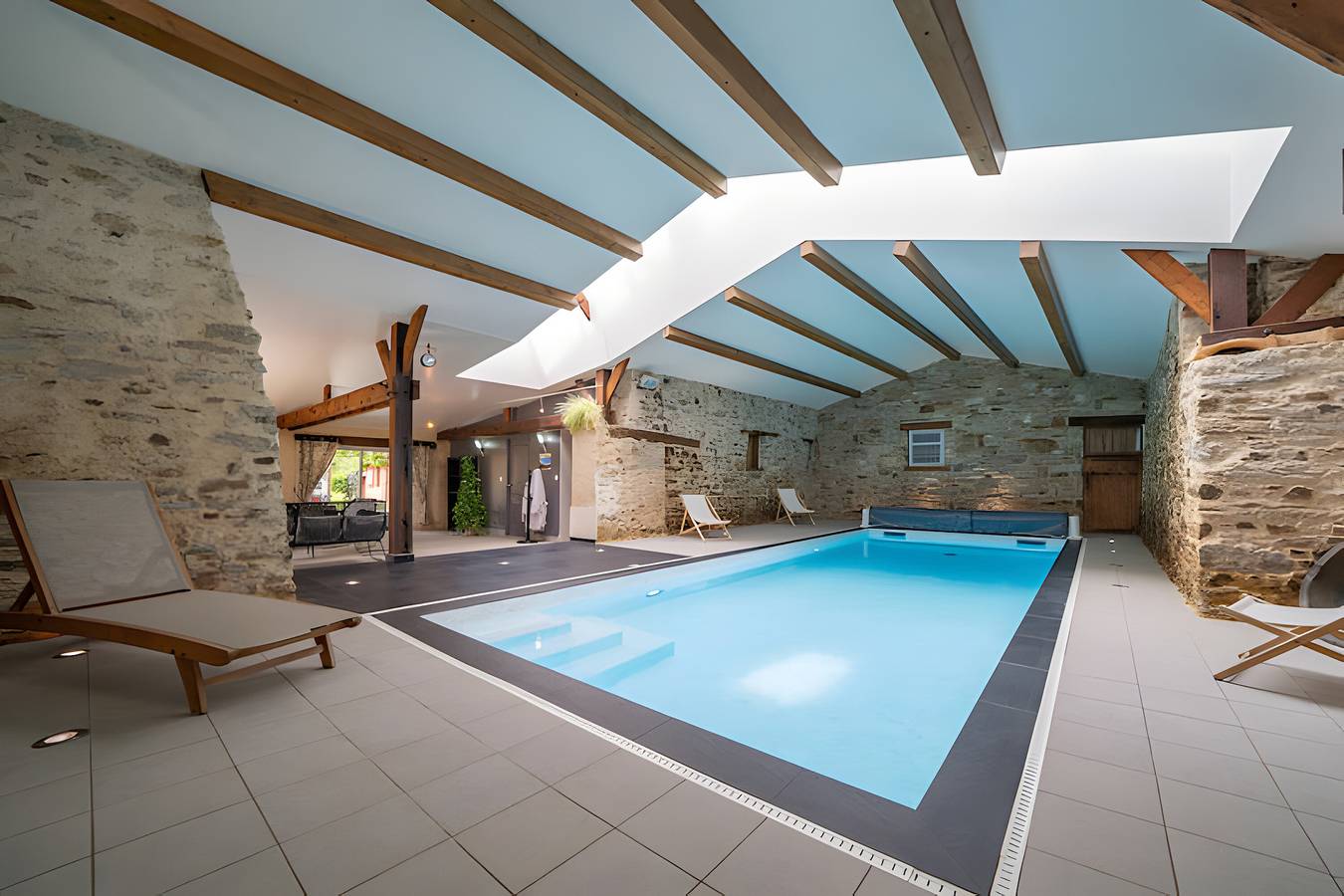 Country House “Grand Gîte, Indoor Pool” with Private Terrace, Garden, and Balcony in Saint-Christophe-du-Ligneron, Loire Valley