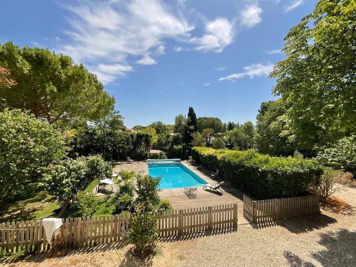 Location de vacances pour 8 personnes, avec Terrasse ainsi que Piscine et Vue à Saint-Marcel-sur-Aude