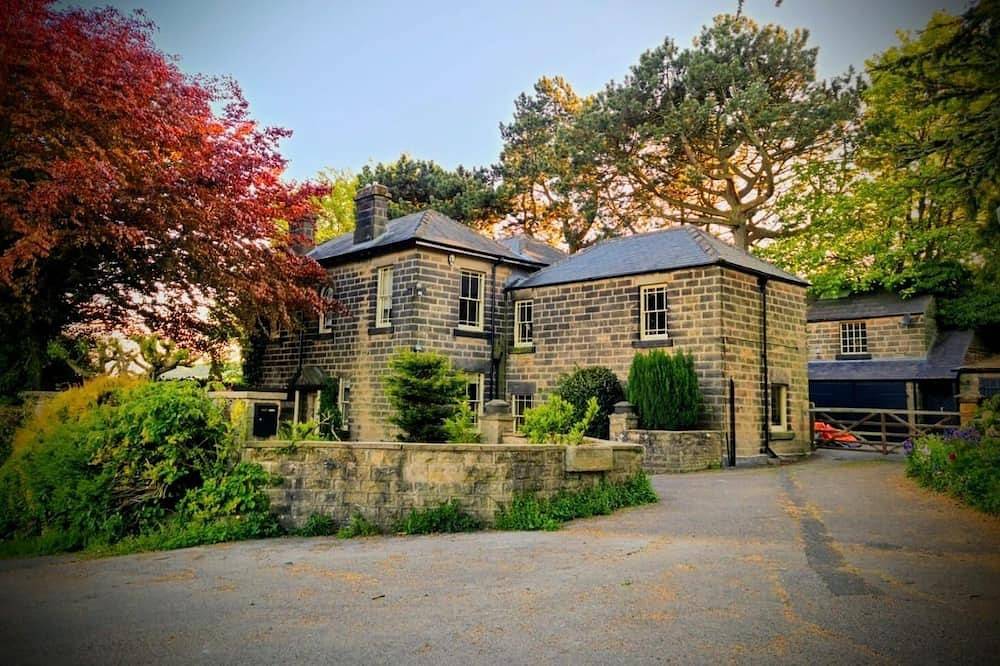 Holiday Rental for 19 People in Matlock, Derbyshire