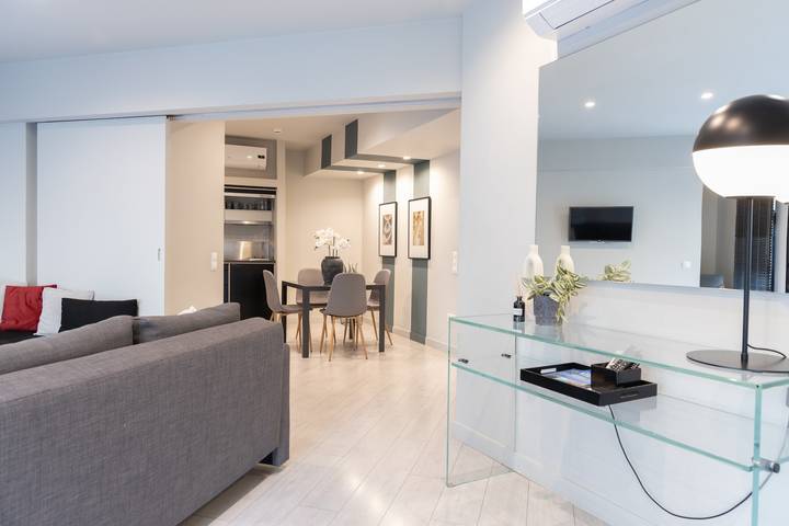 Apartamento entero, Fantastic Central Athens Suite with Rooftop Deck in Sección central de Atenas, Atenas